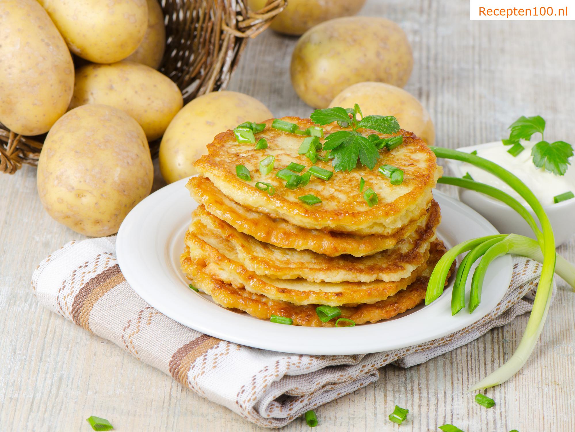 Aardappelkoeken van gekookte aardappelen